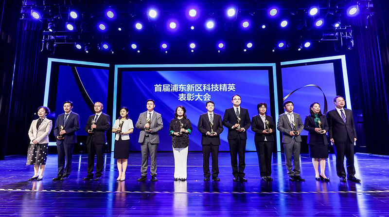 抖圈生物总经理左亚军荣获首届“浦东新区科技精英”荣誉称号